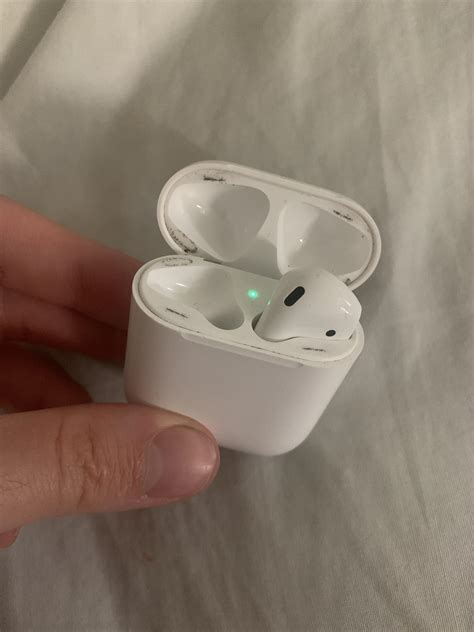 Why Does My Airpod Light Keep Blinking Green at Daria Willis blog