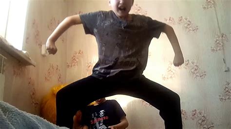 Чел срет - YouTube