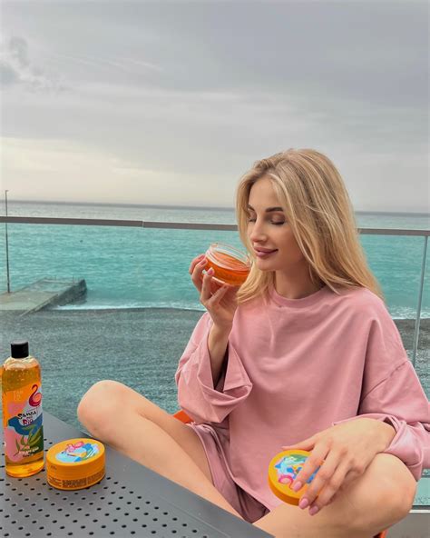 Marina | Хочу вас познакомить с новинкой от Фаберлик 😍 Скраб для тела ...