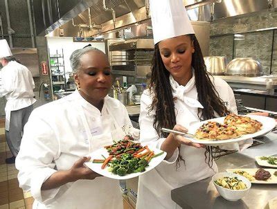 Tyra Banks taking cooking lessons