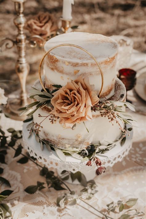 Minimal Wedding Cake Design | Boho wedding cake, Bohemian wedding cake