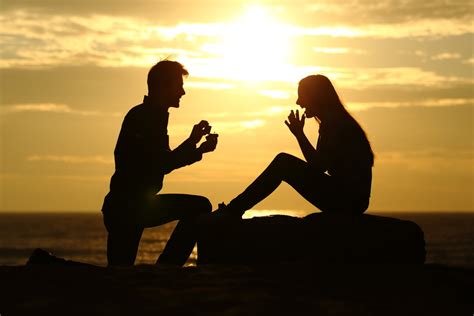 5 Beach Proposal Ideas That She'll Remember for a Lifetime