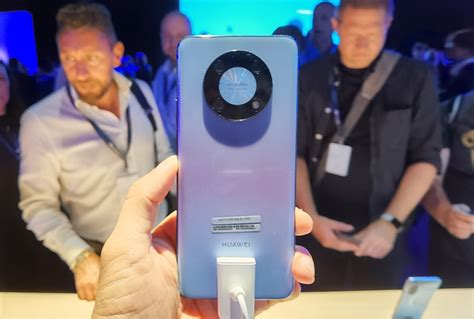 Huawei Nova Y90 - specificații, galerie de imagini de tip hands-on și ...