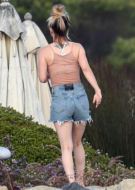 Kaley Cuoco Nude Beach