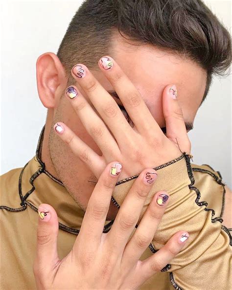 7 diseños de uñas para hombres | Glamour