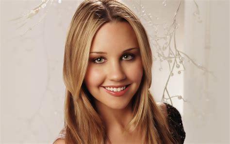 Los Mejores Fondos De Pantalla De Amanda Bynes Amanda Bynes Lleva Una