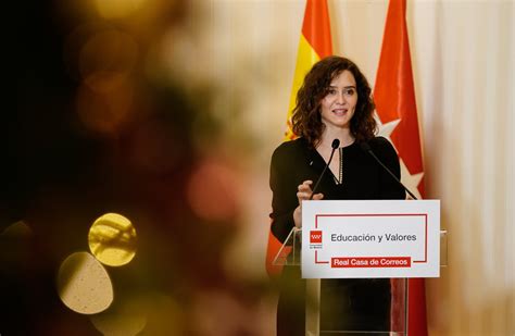 Ayuso recibe el premio Pupitre de oro por su labor de protección de la