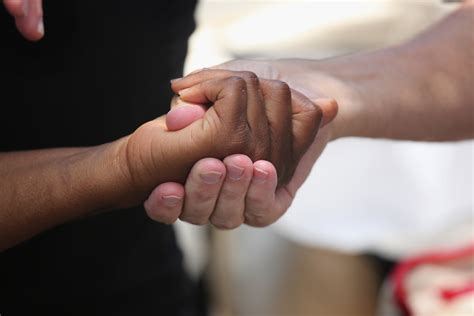 Confusing Optical Illusion Hand Trick Goes Viral & Sparks New Internet