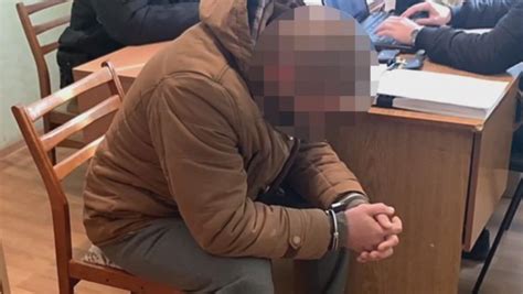 В Одессе отец с сыном жестоко избили мужчину и бросили в поле умирать ...