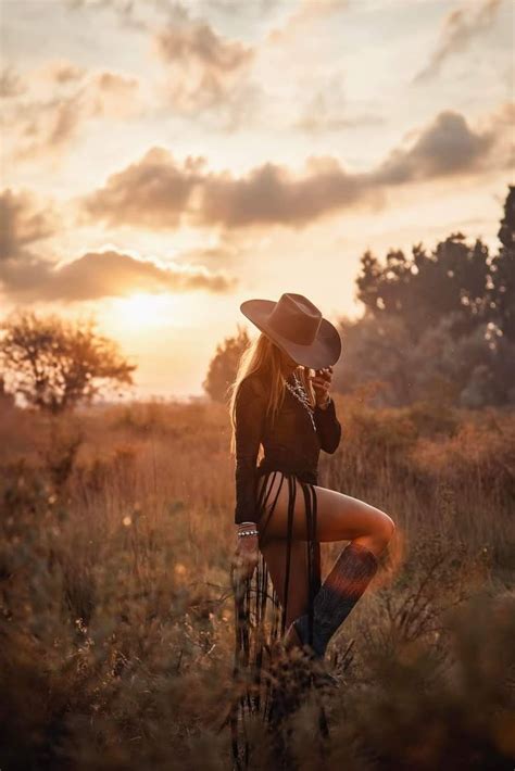 Western model shoot | Cowgirl lingerie, Western theme photoshoot