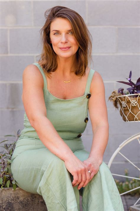 About Vivian — VivianHoward.com