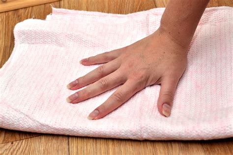 Как чистить линолеумные полы: 7 шагов - wikiHow