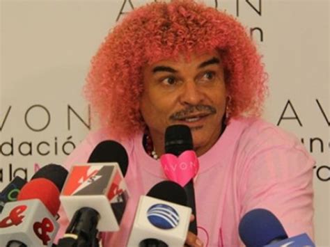 Carlos Valderrama dyed his iconic hair pink for breast cancer awareness - Yahoo Sports