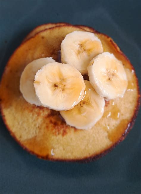 Single-Serve Banana Oatmeal Blender Pancakes - FoodFinanceTV