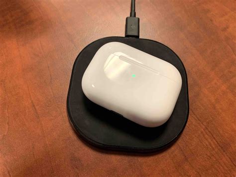 How do I know if my AirPods case is charging wirelessly? - AppleToolBox