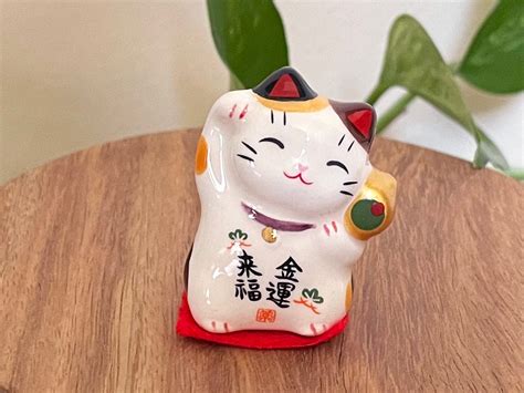 Japanese Lucky Cat Statue, Cute Maneki Neko, Miniature Beckoning Waving ...
