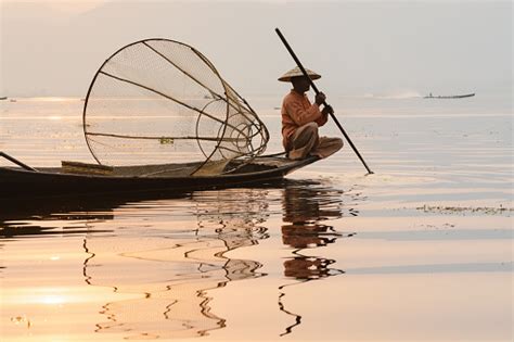 traditional burmese leg rowing fisherman  inle lake myanmar stock