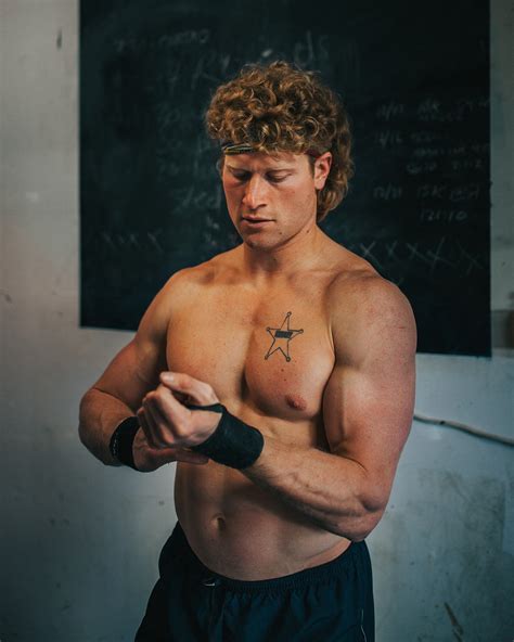 Follow the intense daily routine of champion hunter mcintyre 3