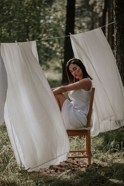 Фотосессия в лесу с бельём | Photoshoot backdrops, Portrait photography ...