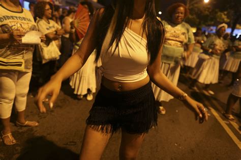 Wanted: Topless carnival dancers, only real breasts need apply | The Star