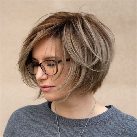 Corte Curto Em Camadas Feminino