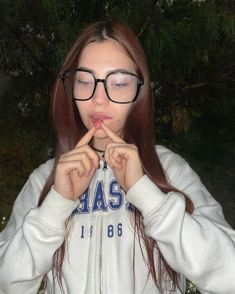 Ixch | 😳Tengo algo en el Labio?? 7u7 😳😅🤣 ️ #ixchyyy #nerdy #