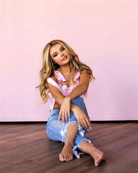 Mallory James Mahoney Shines in Recent Photoshoot - 12thBlog