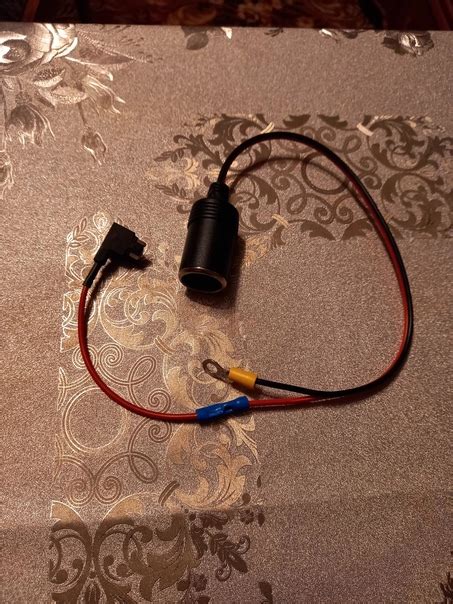 Продаю автомобильный разветвитель 12 v(micro 2) в комплекте с кабелем ...