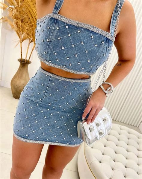 Conjunto Jeans Cropped E Saia - Conjunto Jeans com Pedraria: Saia e Cropped | Moda Verão e Primavera