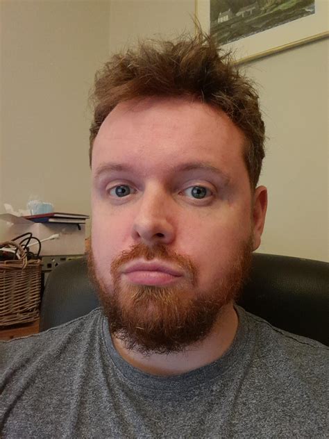 35 year old male a few quick selfies : r/amiugly