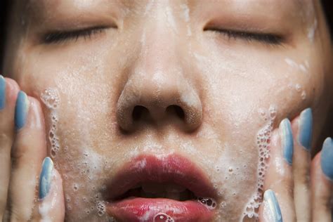 38% of Americans wash their face using method experts warn against