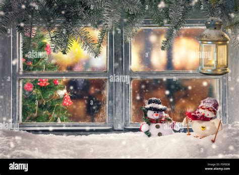Atmospheric Christmas window sill decoration Stock Photo - Alamy
