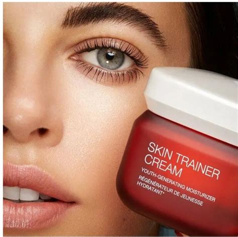 В наличии | Skin, Skin serum, Kiko milano