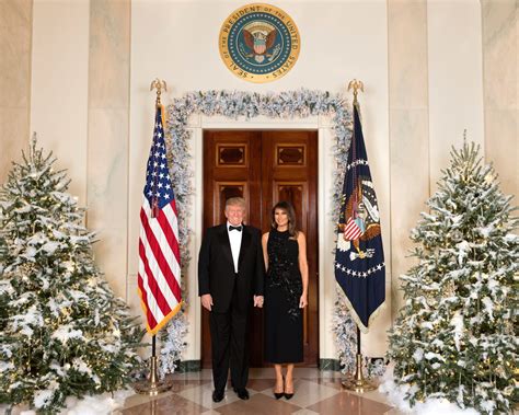 See Donald Trump's White House Christmas card — and past presidents ...