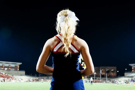 tips   cheerleaders rock  team tryouts
