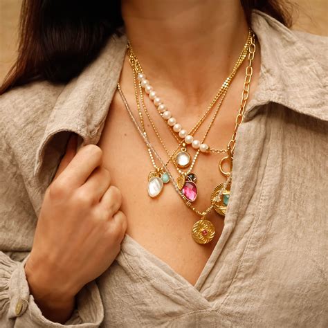 Azuni London – Vintage Stash Designer Agency