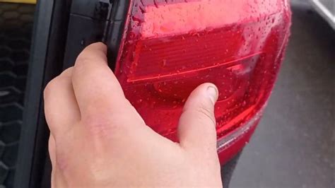 Passat B7 заміна лампочки заднього ходу, повороту або стоп-сигналу ...