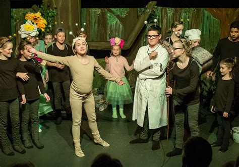 Ganz aus dem Häuschen II - Theater im Stall