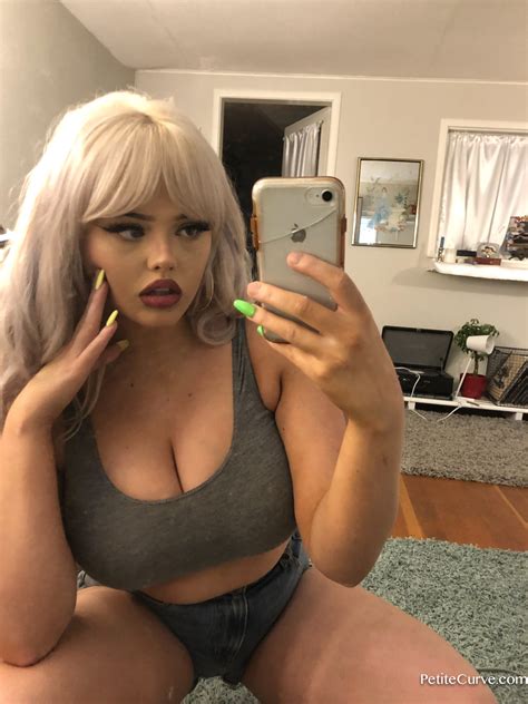 Kennedy Kittleson - Bedroom Selfies - 40 High-Res Pics - Petite Curve