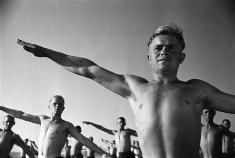 Red Army bathing area, Nikolaev, 1932 by Arkady Shaikhet | Fotógrafo ...