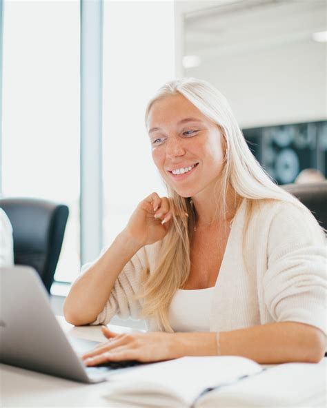 We’re the results-driven agency disrupting your news feed. - SOCO