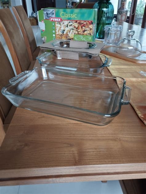 Pyrex glass plates, Kitchen & Appliances di Carousell