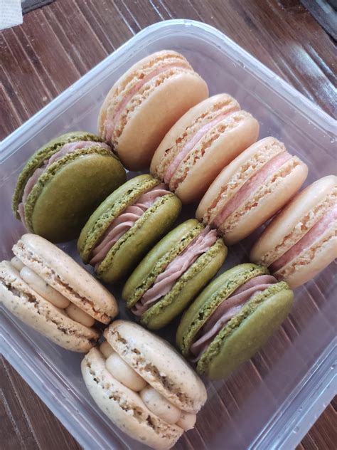 Macarons and cake make the best *aesthetic* photos : r/Baking