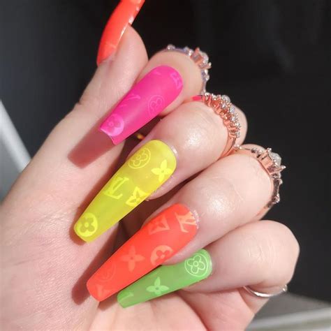 OG Nails offers 5 Star, Luxury Press On Nails made by Celebrity Nail ...