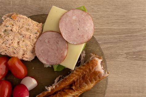 how to know if deli meat is bad