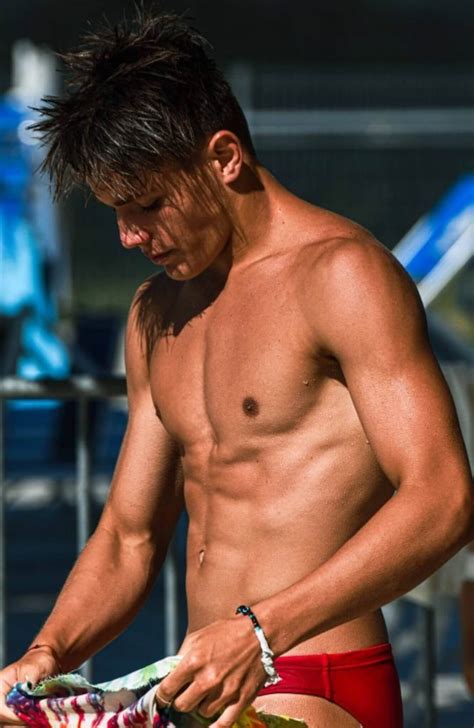 Stefano Belotti sogna le Olimpiadi con lo slip di Emporio Armani e la ...