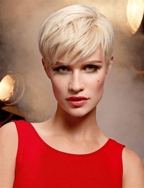 60 Unbeatable Short Hairstyles for Long Faces [2020]