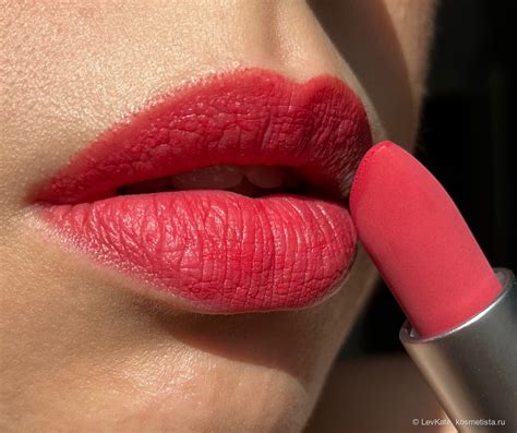 Губная помада МАС Powder Kiss Lipstick в оттенке A Little Tamed 301 ...