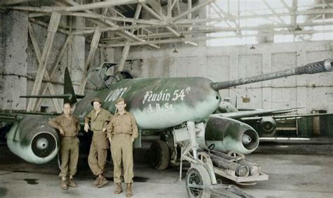 A group of soldiers captured ME262 : r/Warthunder