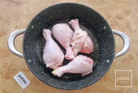 Курица с овощами тушеная в сковороде - рецепт с фотографиями - Patee ...